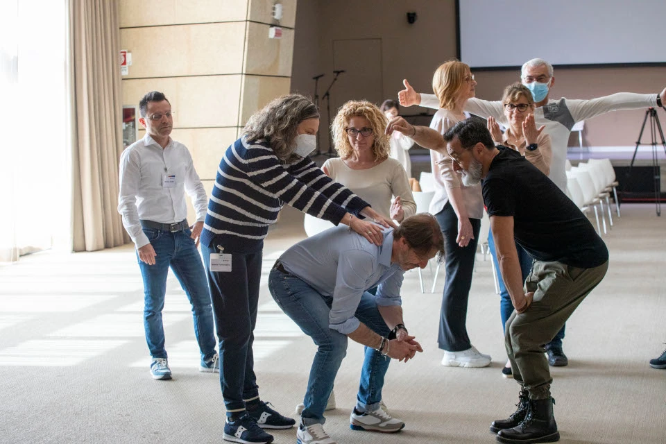 Balli in azienda durante un team building